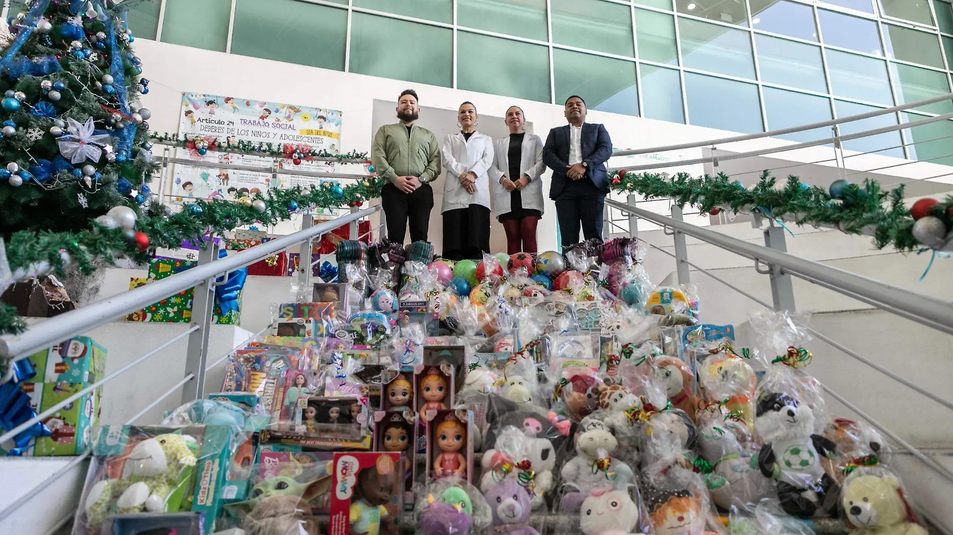 Entrega de Juguetes Hospital Infantil